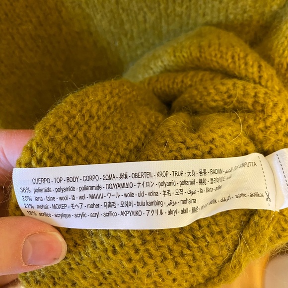 Zara mustard yellow wool mohair blend sweater with pink flower appliqués - Picture 6 of 6